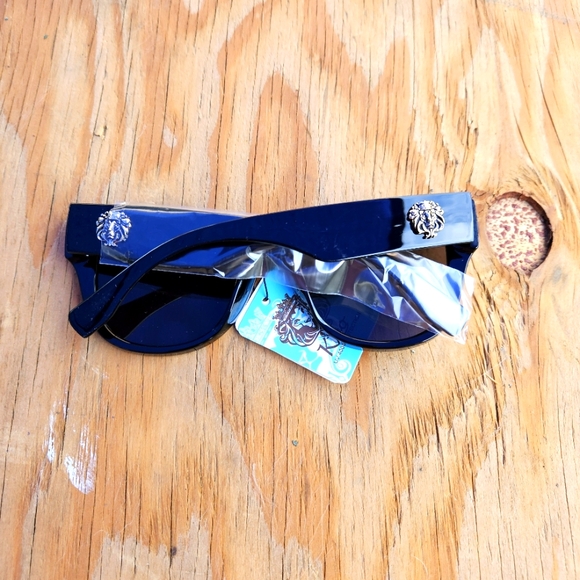 Kleo Stylish Black Sunglasses - Picture 14 of 16